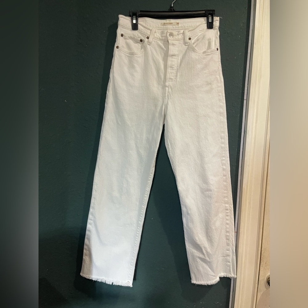 COPY - White Levi’s, rib cage jeans